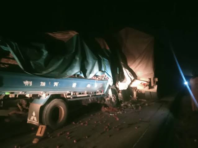 4 Die As Truck Rams Into Moving Vehicle On Ibadan-Lagos Expressway
