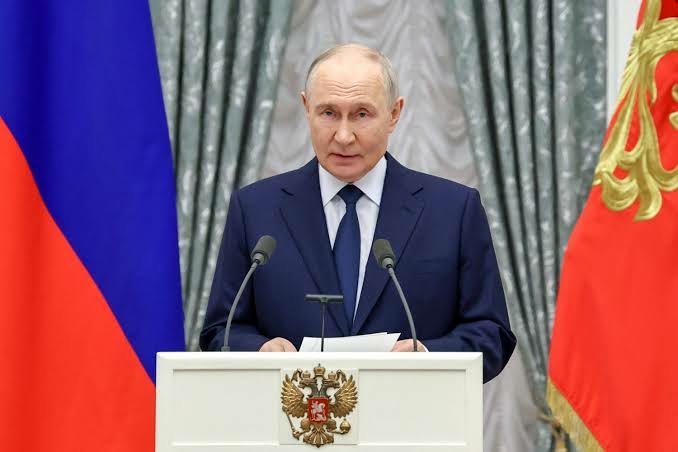 Putin’s United Russia Party Wins Record 355 Seats in Parliamentary Election 1 Putin’s United Russia Party Wins Record 355 Seats in Parliamentary Election