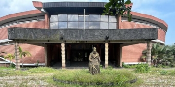 Okpebholo Returns EMOWA, Cultural Centre To Oba