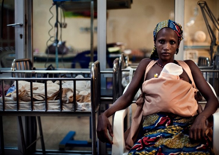 Safiya*, 25, gave birth to premature quatriplets, but only two survived, Federal medical Centre, Katsina, Nigeria. One of her babies is in an incubator and the other one has been stabilised.  Safiya has started holding her baby against her chest so she has contact with her and can breastfeed him. This method, called Kangaroo Mother Care Programme, was introduced in this hospital by a group of personnel that have been trained by Save the Children. This technique is an alternative to incubator because the mothers body heat keeps them warm improving the survival rate of underweight newborns, but it also allows good contact between mother and child.

(*not her real name)