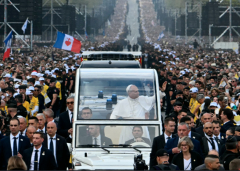 Pope Praises Young People As Huge Crowds Join Open-air Mass In Paris