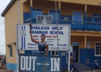 100 Students Hospitalised As Fresh Poisonous Gas Emission Hits Ogun Schools