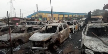 Fire Guts Lagos Mechanic Workshop, Damages 21 Vehicles
