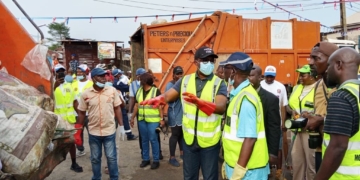 Lagos Intensifies Waste Collection, Warns Against Dumping Refuse In Canals