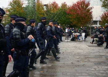 Police were out in full force on Saturday morning. Image: Pedro Nunes/REUTERS