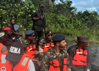 ‎ NAF Aircraft Crash: Navy, Air Force Chiefs Inspect Submerged ATR-42 In Ondo