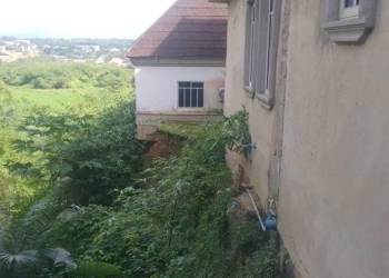 Cross River: Akai Effa Gully Erosion Worsens As Monarch Cries Out To FG, Otu, Reps Member