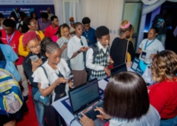 Experts Warn AI Could Become Co-Worker, Urge Schools’ Curriculum Overhaul