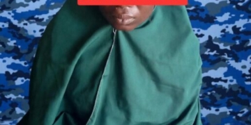 Police Rescue Woman From Mob After Allegedly Stabbing Husband In Bauchi 2 Police Rescue Woman From Mob After Allegedly Stabbing Husband In Bauchi