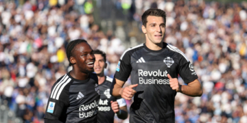 Como Follow Man Utd Thumping With Victory In Serie A