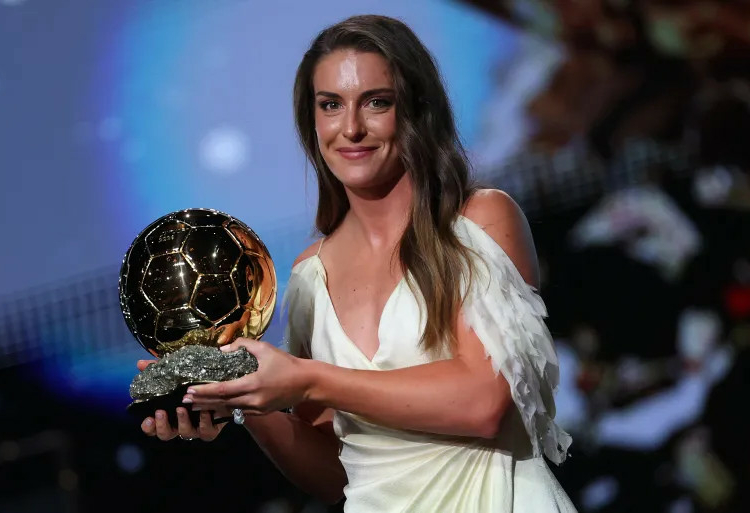 Putellas Makes History, Wins 3rd Women’s Ballon d’Or 1 Spain and Barcelona midfielder Alexia Putellas poses after receiving the Ballon d’Or Feminin award for the best female footballer. AFP Photo
