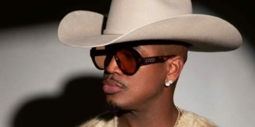 NE-YO Sings National Anthem At 2026 World Series