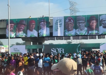 Drama In Warri As Youths Tear Polos Bearing Tinubu’s Image At Independence Run