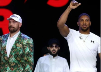 Lewis Backs Fury To Hold Mental Edge Over Joshua In December Showdown