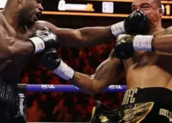 Dubois Retains WBO Heavyweight Title With Second-Round Stoppage Of Wardley