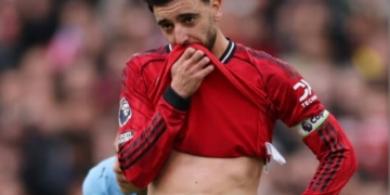 Carrick Under Pressure As Fernandes Questions Man Utd Tactics After 4-1 Defeat