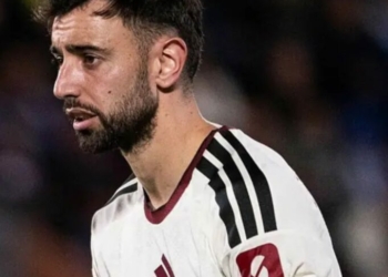 Fernandes Retains Manchester United Captaincy Despite Carrick Criticism