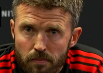 Carrick Refuses To Guarantee Fernandes’ Place As Man Utd Crisis Deepens