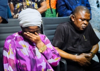 Akwa Ibom Governor Mourns Late AKSU SUG President, Visits Family