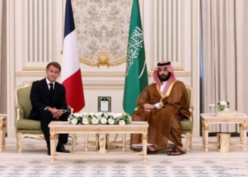 French President Emmanuel Macron attends a meeting with Saudi Crown Prince Mohammed Bin Salman at Yamamah Palace in Riyadh on October 21, 2026. French President Emmanuel Macron landed in Riyadh in a surprise “solidarity” visit, making him the first Western leader to touch down in the kingdom since Yemen’s Iran-backed Houthis intensified their attacks this month. (Photo by Benoit Tessier / POOL / AFP)