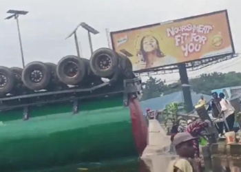 Gridlock As Tanker Spills 33,000 Litres Of Groundnut Oil On Lagos-Ibadan Expressway