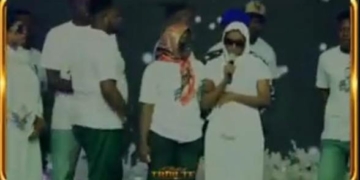 "Please Do Not forget Your Children And I, I 'll Forever Miss You" - Toluwanisings' Wife Breaks Down In Tears At Tribute Night 2 “Please Do Not forget Your Children And I, I ‘ll Forever Miss You” – Toluwanisings’ Wife Breaks Down In Tears At Tribute Night